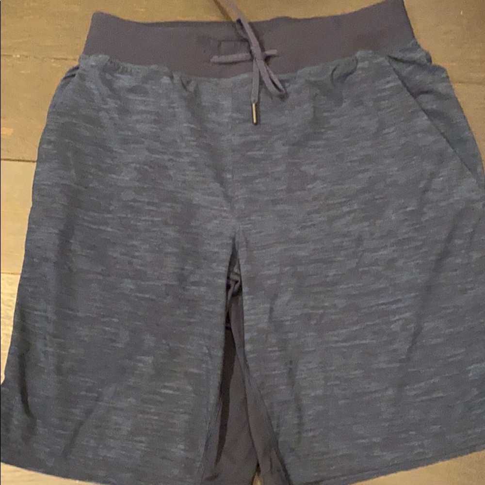 Men’s two-pocket Lululemon workout shorts